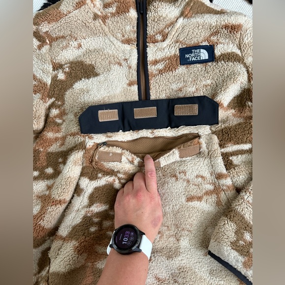 The North Face Dusty Camo Half-Zip Pullover Fleece Hoodie - Picture 5 of 12